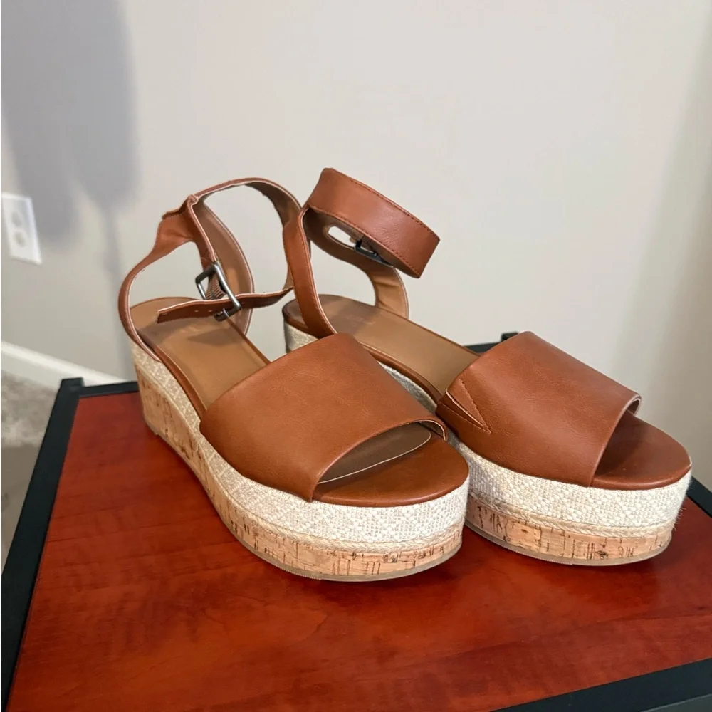 Universal Thread Tan Wedge Sandals - Picture 1 of 7